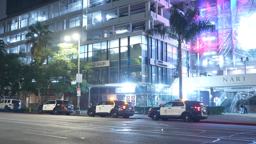 armed-suspects-pose-as-police-officers,-allegedly-rob-person-at-los-angeles-apartment-building