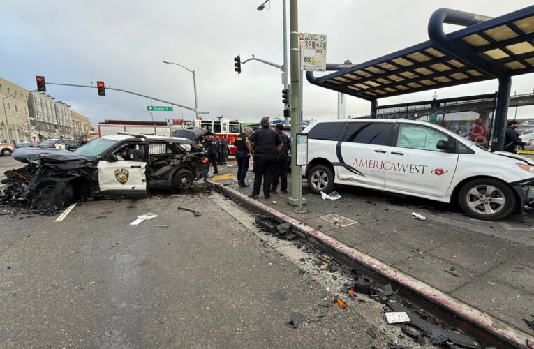 3 BART police officers sent to hospital after crash in West Oakland