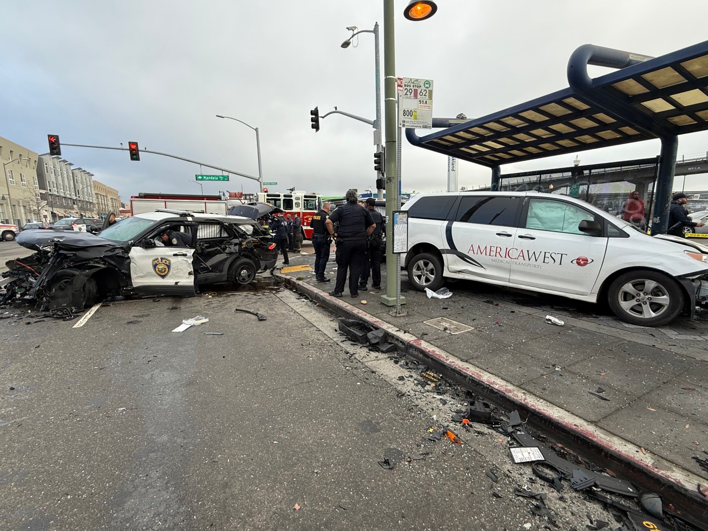 3-bart-police-officers-sent-to-hospital-after-crash-in-west-oakland