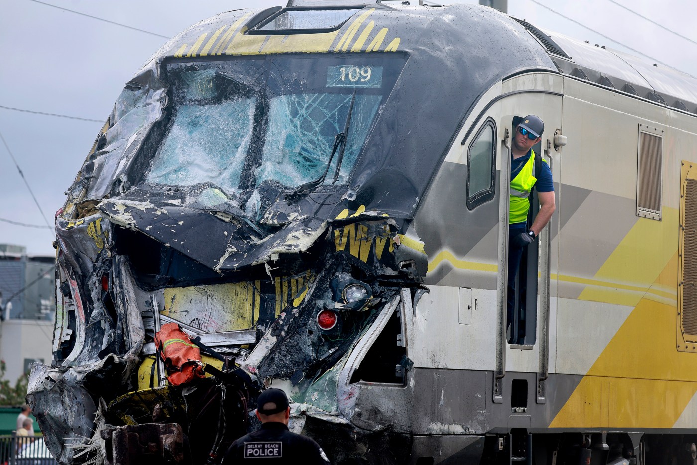 15-hurt-in-florida-when-train-hits-fire-truck-on-tracks