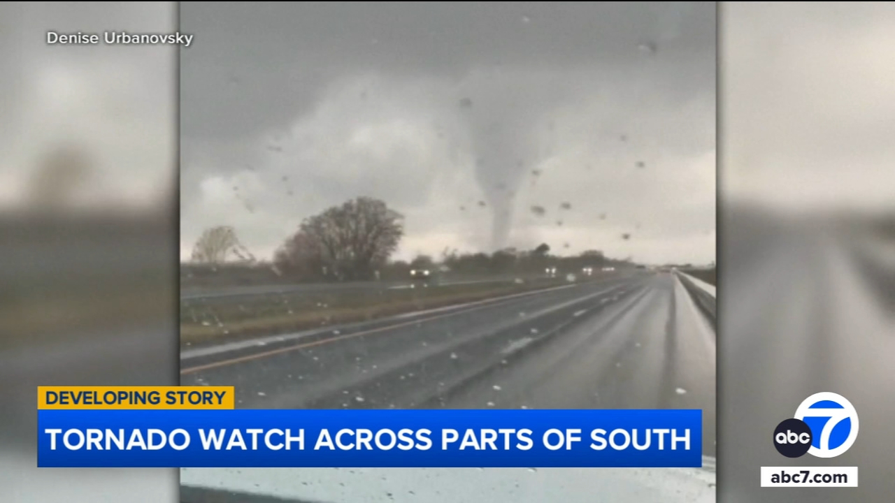 tornadoes-touch-down-in-texas-and-mississippi,-killing-2-and-injuring-6-others