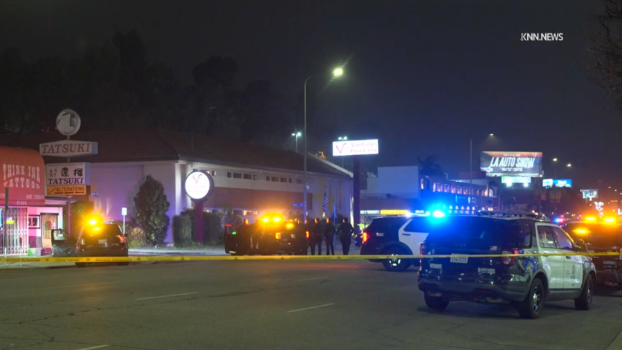 armed-suspect-killed-in-police-shooting-in-woodland-hills:-lapd