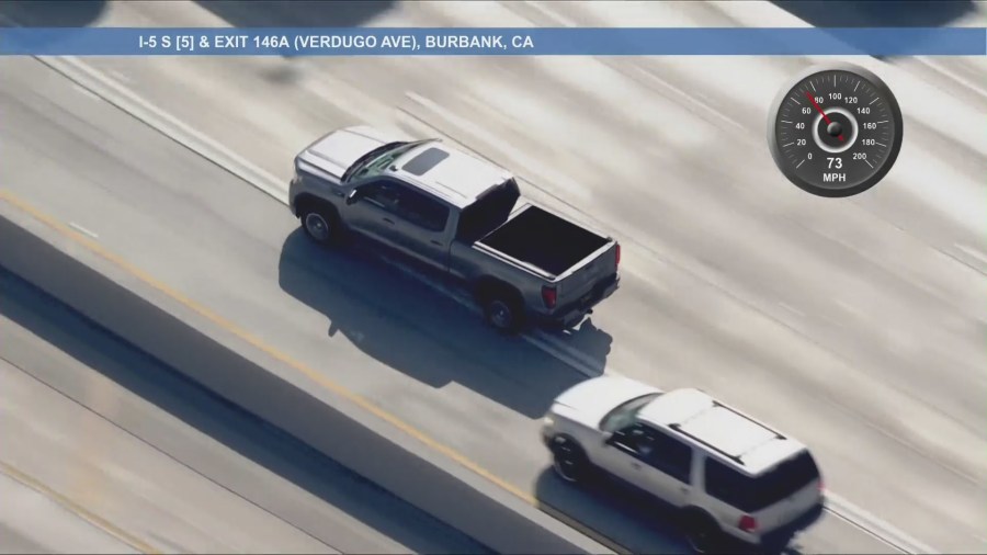 chp-in-pursuit-of-truck-near-san-fernando-valley