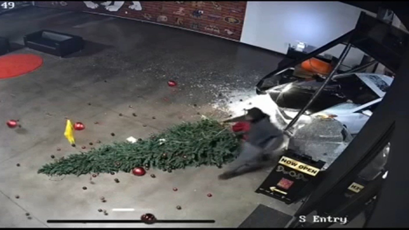 thieves-slam-car-through-front-of-fresno-sneaker-store-during-break-in