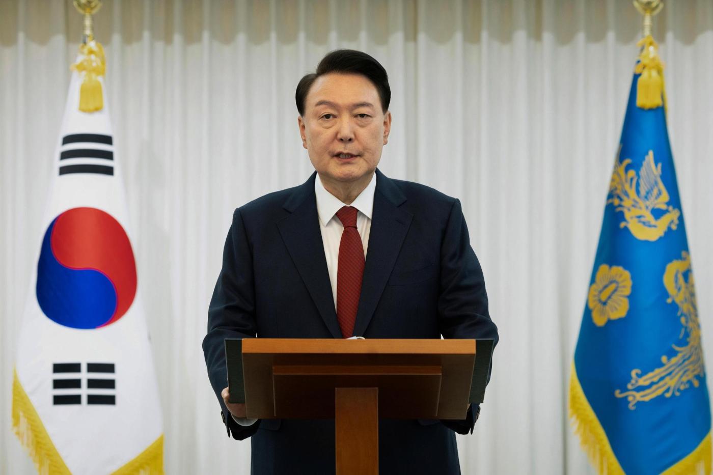 south-korean-court-issues-warrant-to-detain-impeached-president-yoon