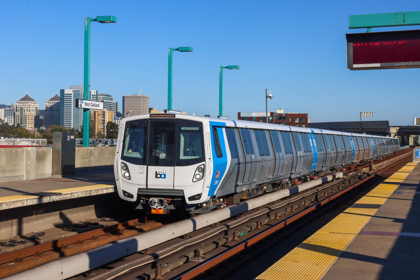 slow,-delayed-commute-for-bart-riders-after-computer-issues