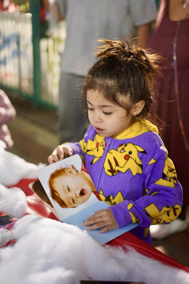 first-5-san-bernardino’s-“gift-a-kid-a-book”-campaign-donates-10,000-books,-stops-at-miracle-on-court-street