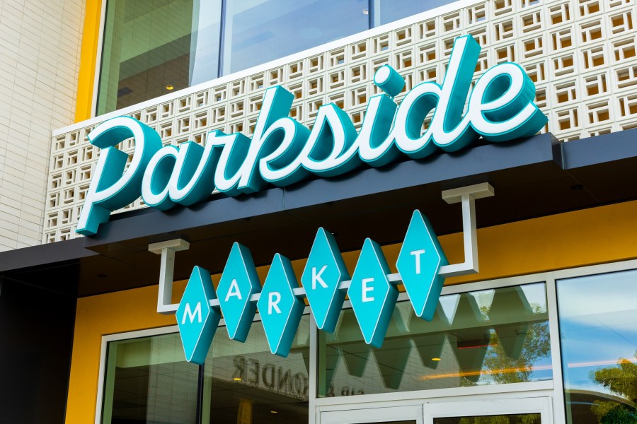 the-new-parkside-market-dining-hall-just-soft-opened-at-downtown-disney