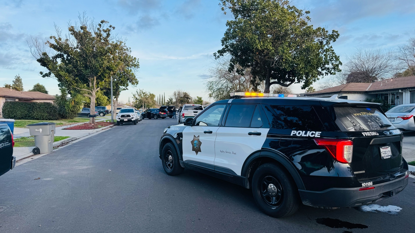 heavy-police-presence-in-northwest-fresno-neighborhood,-residents-told-to-shelter-in-place