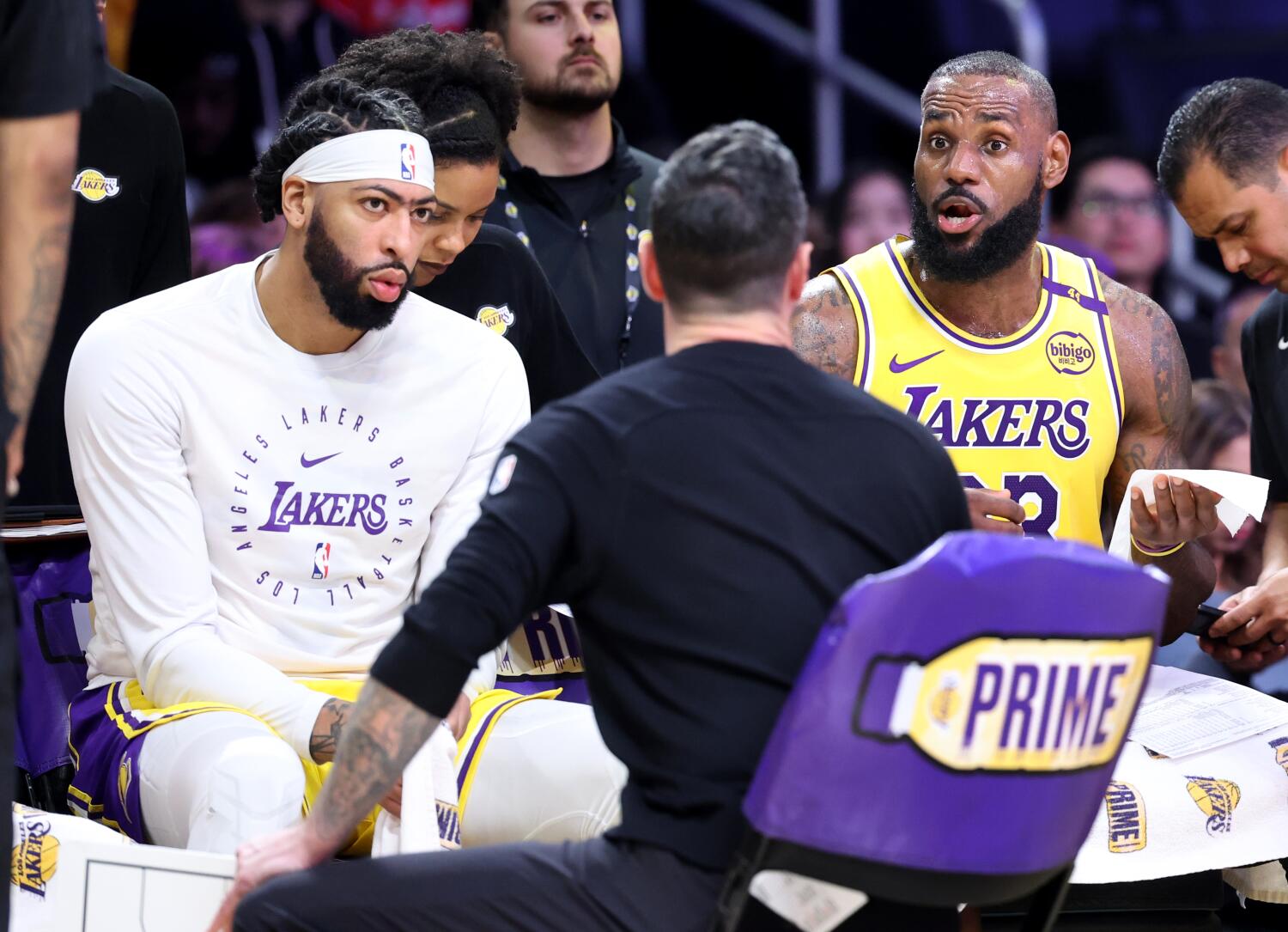 news-analysis:-it’s-a-big-month-for-the-lakers-as-trade-deadline-looms