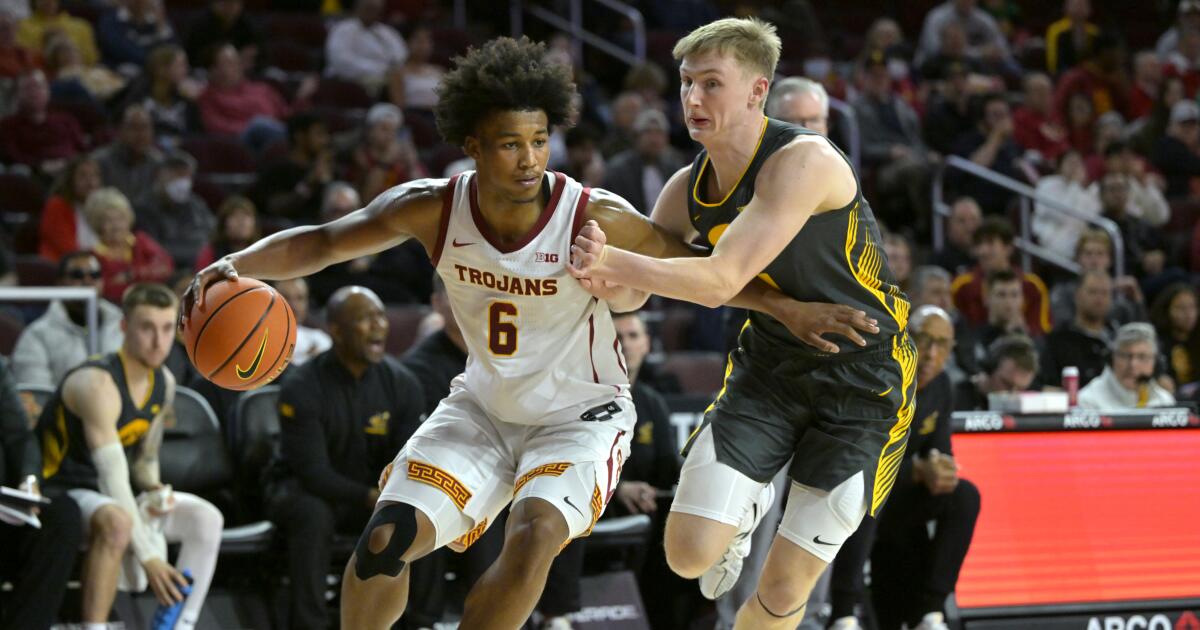 another-big-game-for-desmond-claude-as-usc-men-defeat-iowa