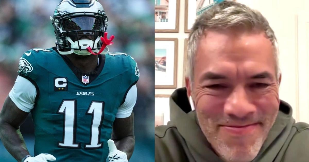 “inner-excellence”-author-on-eagles-player-going-viral-for-reading-his-book-on-sidelines