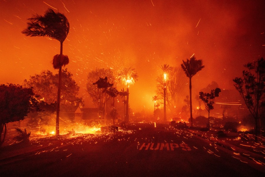 ap-photographers-detail-process-behind-gripping-wildfire-photos