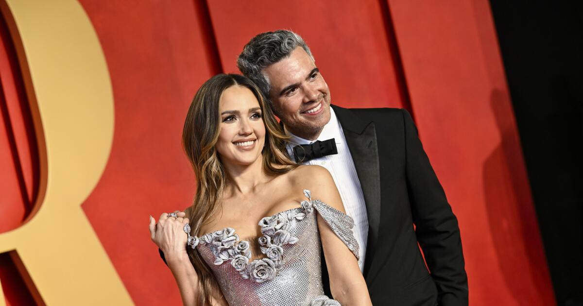 jessica-alba-confirms-she-and-cash-warren-have-broken-up,-will-’embark-on-a-new-chapter’