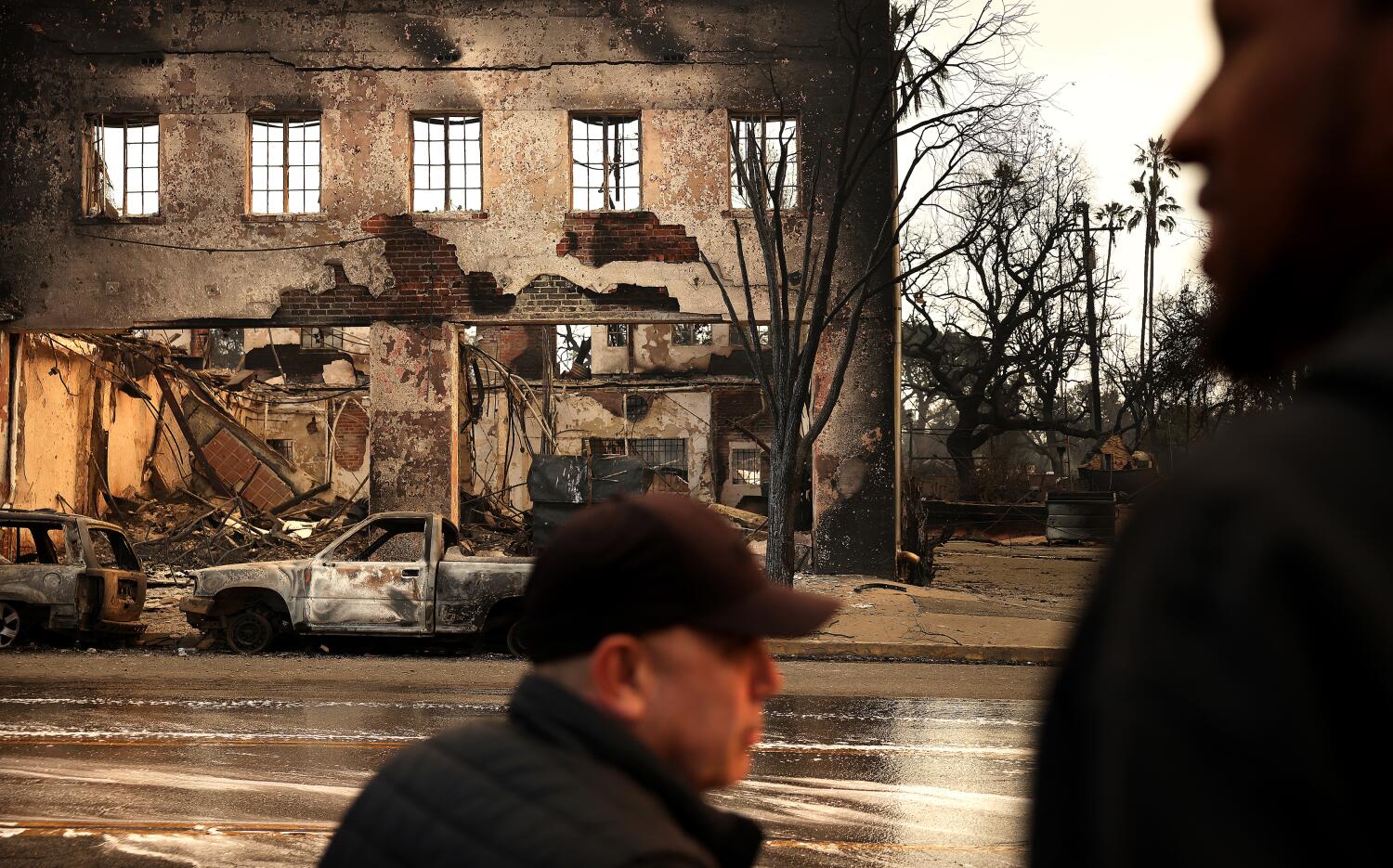 ‘it’s-going-to-be-the-wild-west.’-devastated-by-fire,-altadena-artists-vow-to-rebuild