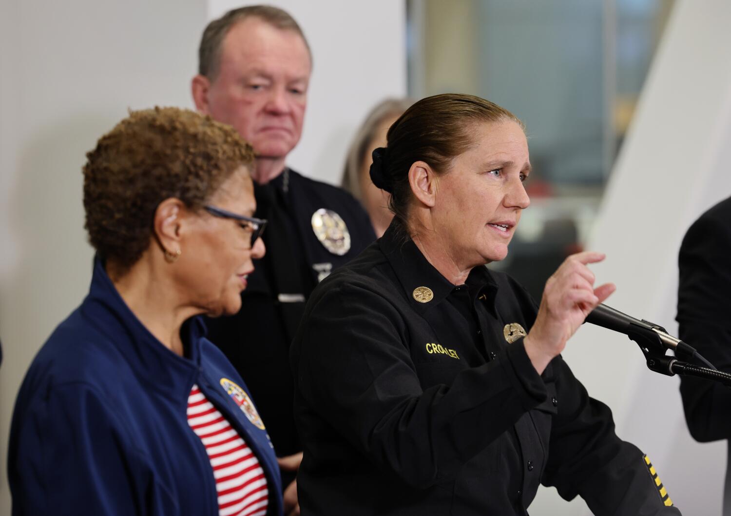 firefighter-union-rallies-behind-lafd-chief,-denounces-unsigned-attack-on-her-performance