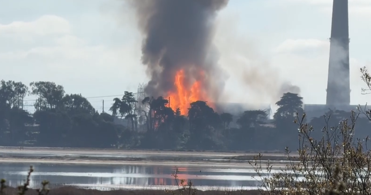 moss-landing-lithium-battery-facility-fire-continues-to-burn,-evacuations-lifted