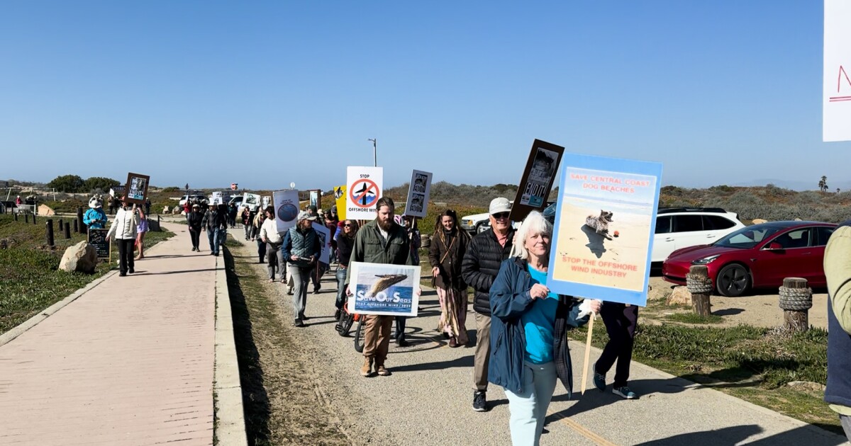 morro-bay-residents-rally-against-offshore-wind-farm-proposal