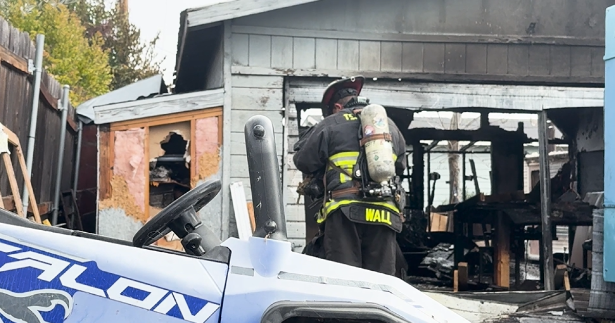 residential-fire-in-atascadero-destroys-garage,-damages-trailer