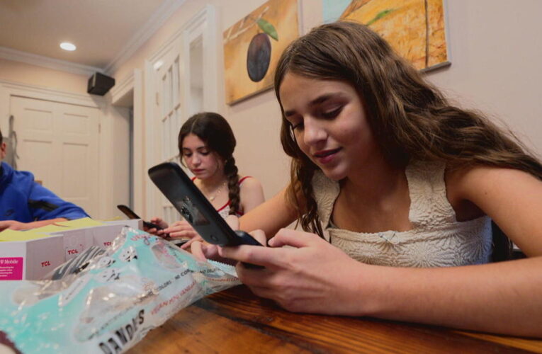 What happened when 4 teens swapped their smartphones for flip phones