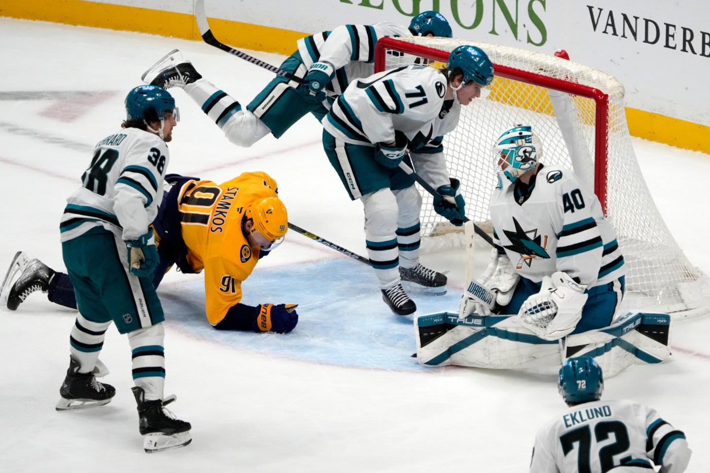 complete-collapse:-sharks-blow-four-goal-lead,-lose-to-predators-as-season-hits-low-point