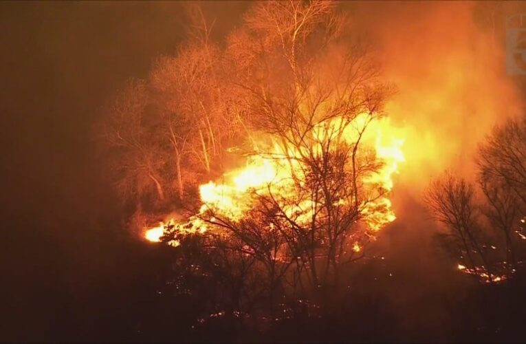 Clay Fire erupts in Santa Ana River bottom in Riverside County, structures threatened