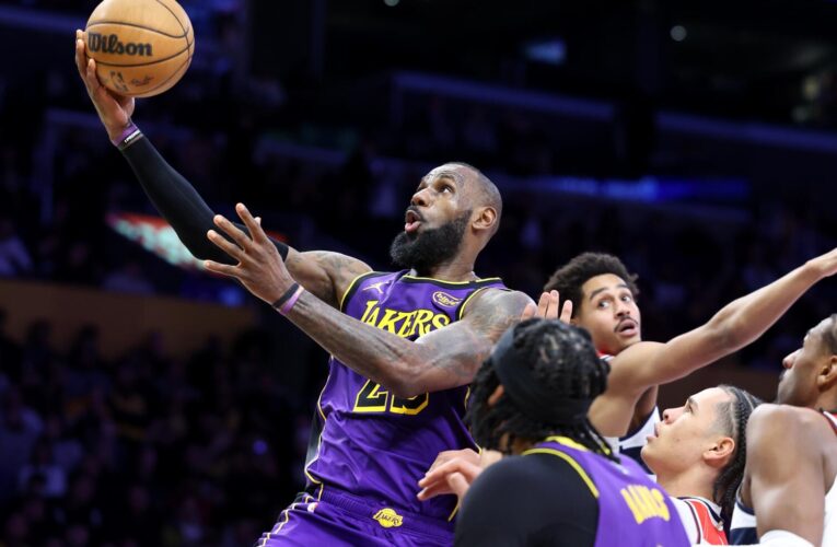 Lakers get back on track against woeful Washington