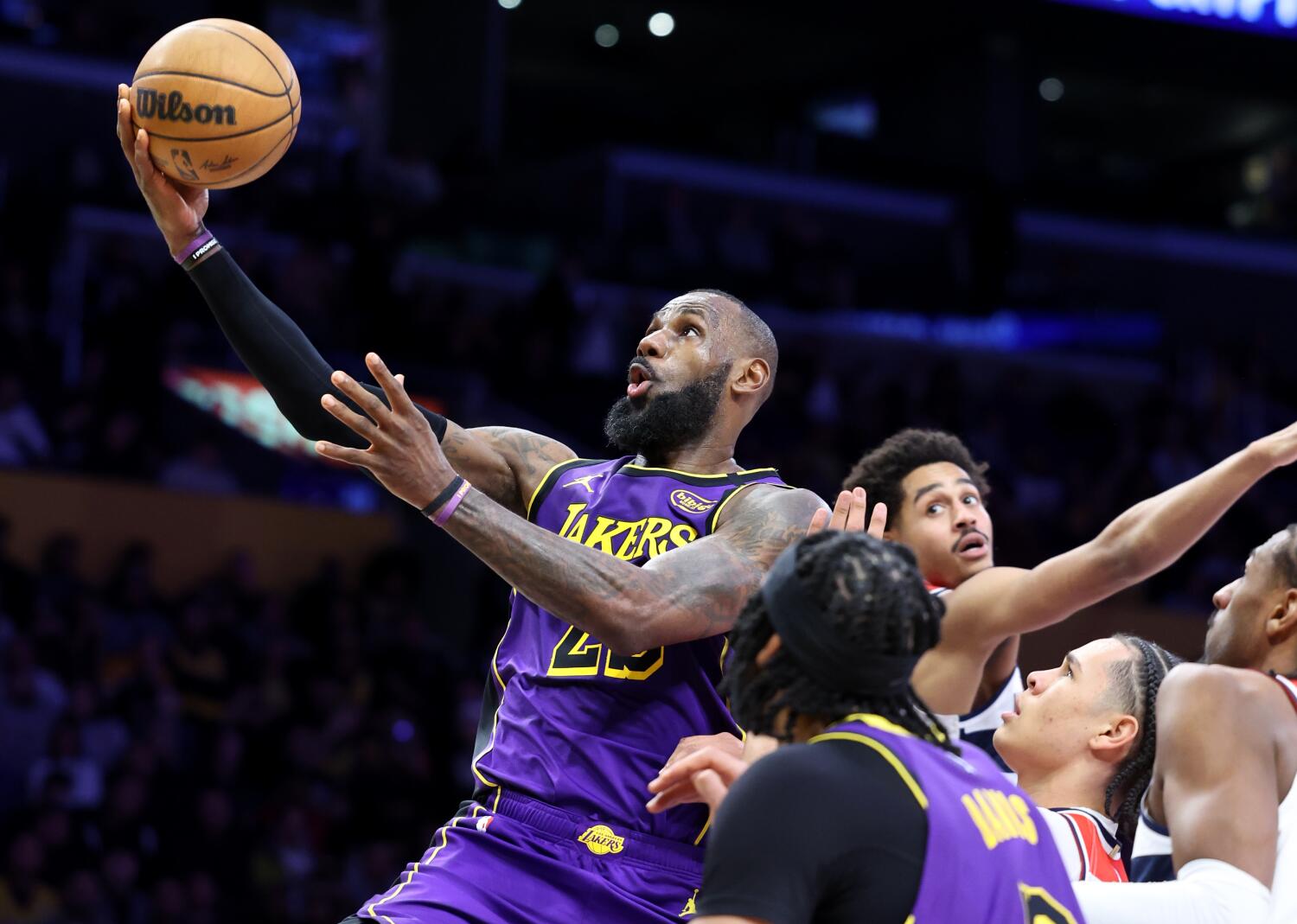 lakers-get-back-on-track-against-woeful-washington