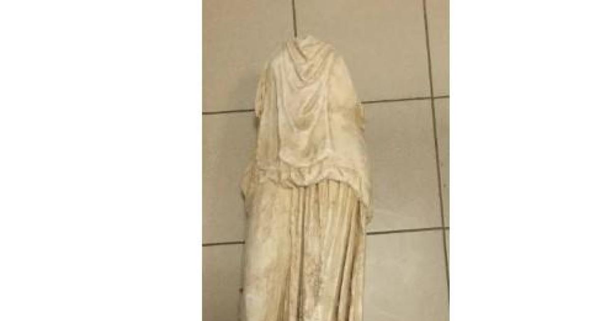 2,000-year-old-statue-found-dumped-near-garbage-cans