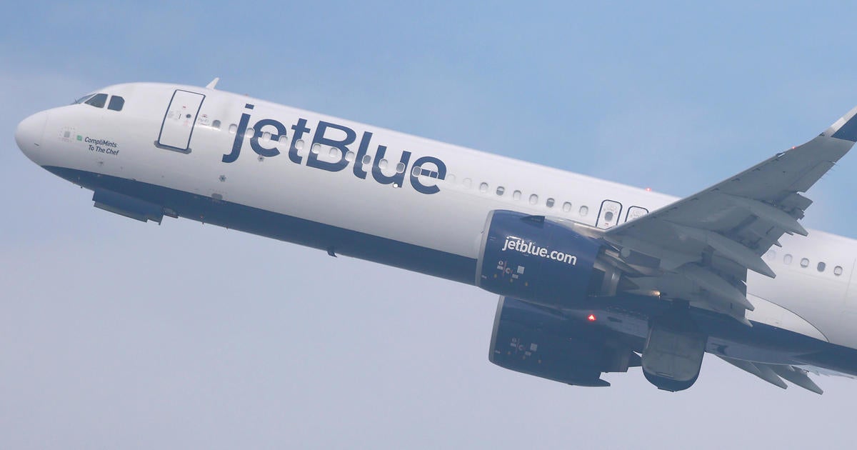 ice-chunk-from-jetblue-plane-crashed-through-couple’s-ceiling,-lawsuit-says