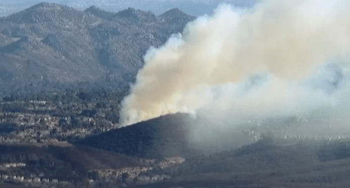 fire-crews-respond-to-brush-fire-in-rancho-bernardo