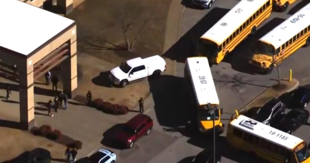 school-shooting-in-tennessee,-at-least-2-students-shot,-police-say