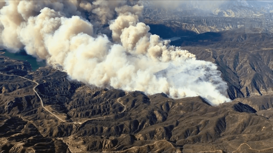 photos:-hughes-fire-ignites,-expands-rapidly-across-southern-california-mountainside