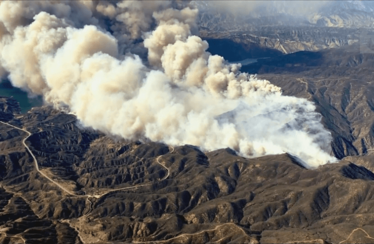 Photos: Hughes Fire threatens Castaic, California