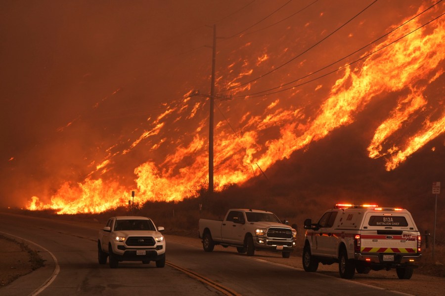 hughes-fire-threatens-thousands-of-homes-in-northern-los-angeles-county