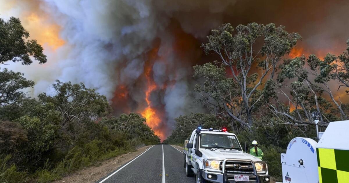 us-and-australia-have-long-fought-fires-together.-climate-change-threatens-joint-efforts