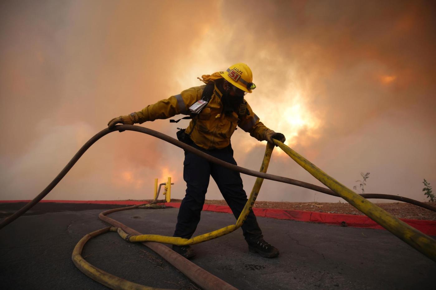 san-jose-sharks-winger-says-he-has-several-friends-affected-by-la.-wildfires